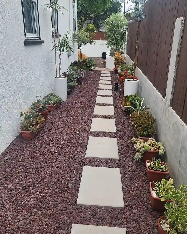 00 landscaped side yards