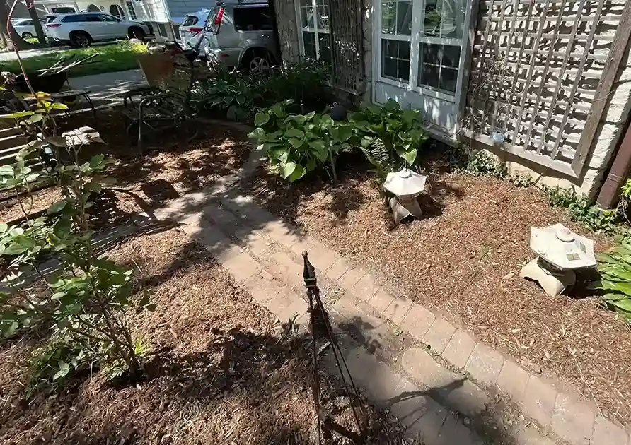 4 Cedar Mulch and Flagstone Paths