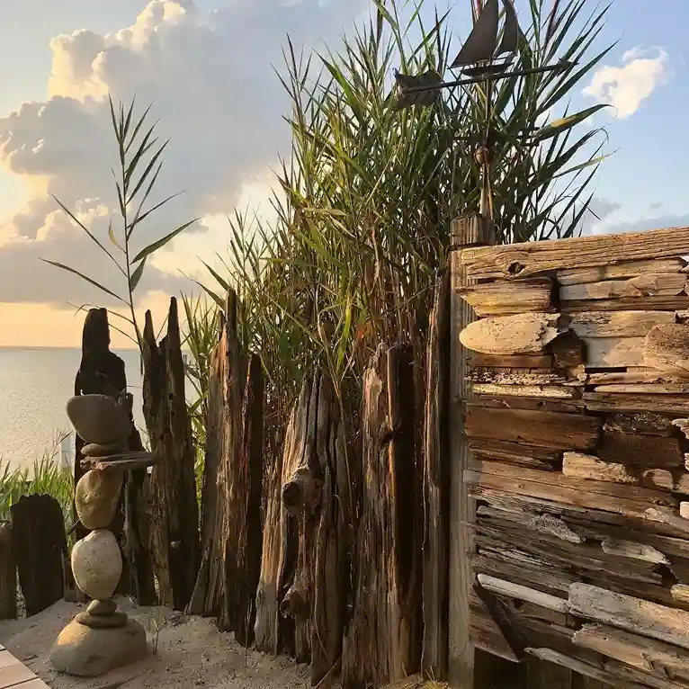 13. Weathered Gray Driftwood Effect