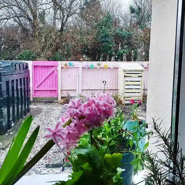 22. Soft Pink Fence for a Romantic Garden