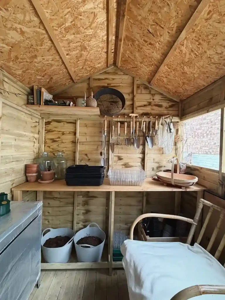 01 shed